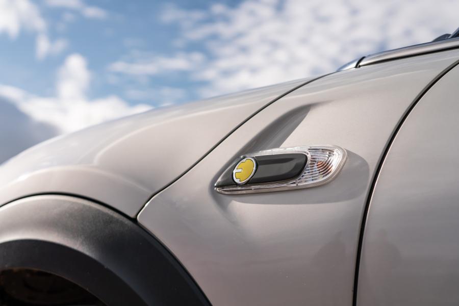 Детали экстерьера Mini Cooper SE Level 2 (F56) 2020 года  (UK) (фото 18 из 34)